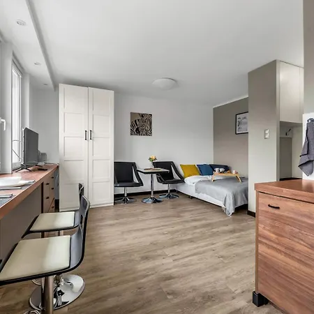 National Stadium - Metro Nearby - By Rentujemy ורשה